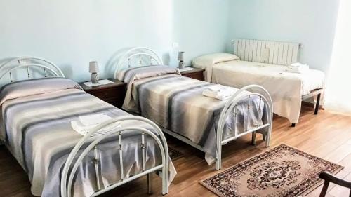 מיטה או מיטות בחדר ב-B&B L'arco Fiorito