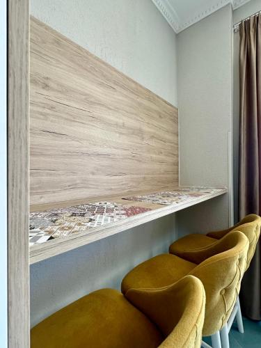 a room with two chairs and a shelf at Eri Apartments 2 in Shëngjin