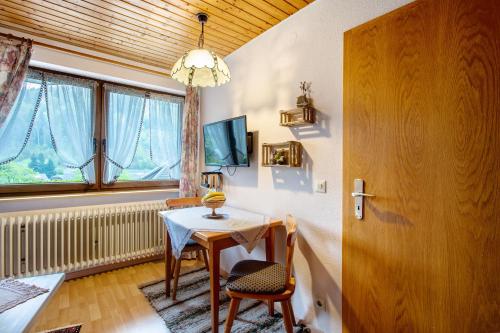 Μια τηλεόραση ή/και κέντρο ψυχαγωγίας στο Haus Kurparkblick