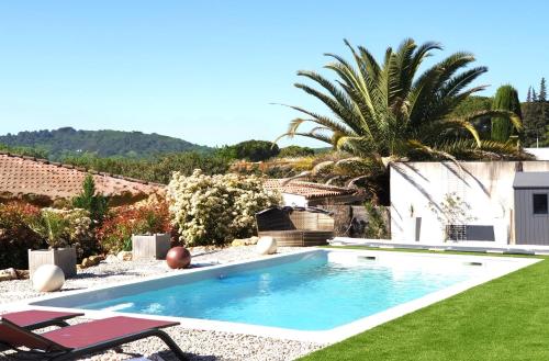 Bazén v ubytování "Le petit Valadas" à 7km d'UZES nebo v jeho okolí