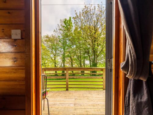Fotografie z fotogalerie ubytování Chalet Chestnut Hot Tub Lodge by Interhome v destinaci Launceston