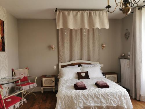 Säng eller sängar i ett rum på La BOCQUILLONNE