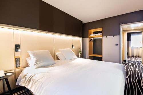 Postel nebo postele na pokoji v ubytování Mercure Colmar Centre Unterlinden