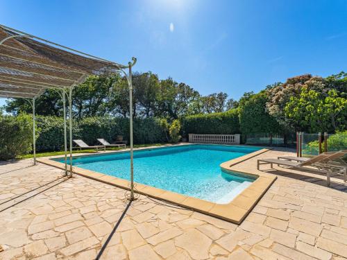 Holiday Home Le Clos du Pierredon by Interhome