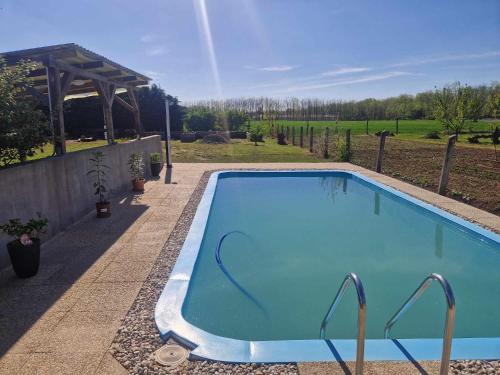 Hồ bơi trong/gần PG Apartman