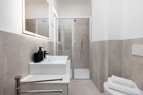 Phòng tắm tại Appartamento vicino a Autodromo di Monza Villa Reale