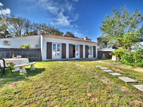 Κήπος έξω από το Holiday Home Les Cariatides by Interhome