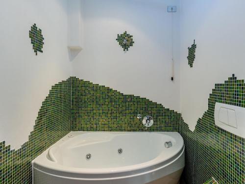Un baño de Apartment Attilio lake front view by Interhome
