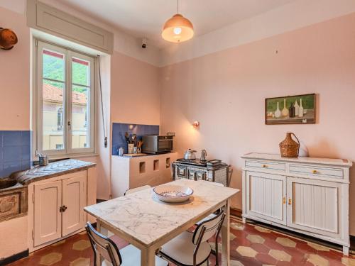 Η κουζίνα ή μικρή κουζίνα στο Apartment Regina 29 by Interhome