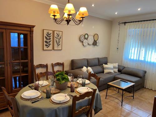 a living room with a table and a couch at Alojamiento Rural Ikigai in Losa del Obispo