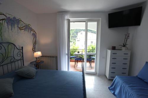 a bedroom with a bed and a view of a balcony at Jungle Rooms in Cetara