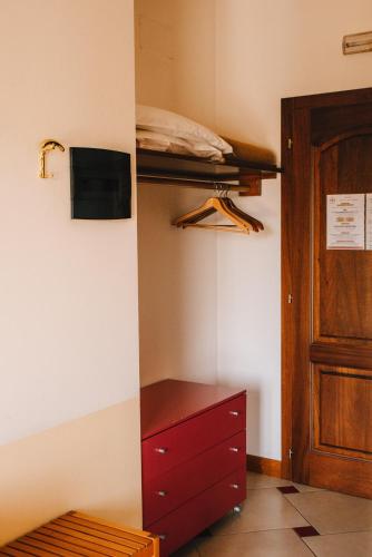 Arciduca Charming House Room & Breakfastにあるテレビまたはエンターテインメントセンター