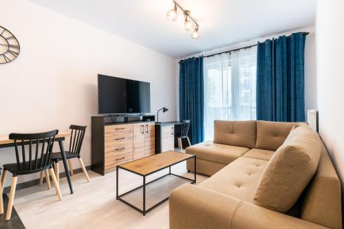 Raciborska 2-Bedroom Apartment by BookingHost