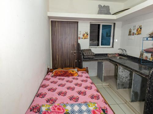 a small bedroom with a bed in a room at Veer Homestay in Garudeshwar