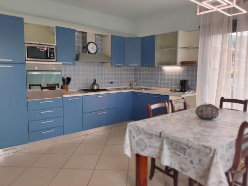 Η κουζίνα ή μικρή κουζίνα στο Garda Dreams Apartment