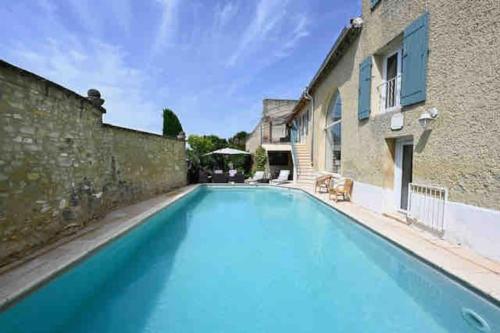 Magnifique Prieuré XIIIs dans un village fortifié.