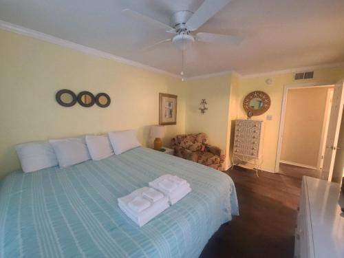 a bedroom with a bed with two towels on it at Beautiful 3 Bedroom BEACHFRONT Condo (F3) - Sleeps 10 in Gulf Shores