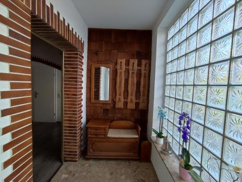 a hallway with a room with a bench and a window at Ferienhaus Richard in Eschwege
