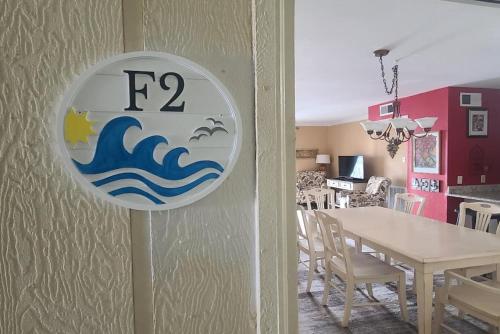 Certifikát, hodnocení, plakát nebo jiný dokument vystavený v ubytování The Beach is Only Steps Away (F2) BEACHFRONT - Sleeps 8