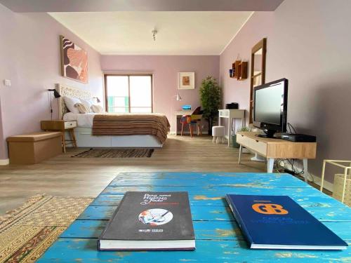 a living room with a bed and a television at 150m To Beach-cosy Studiohistoric Oldtown in Cascais