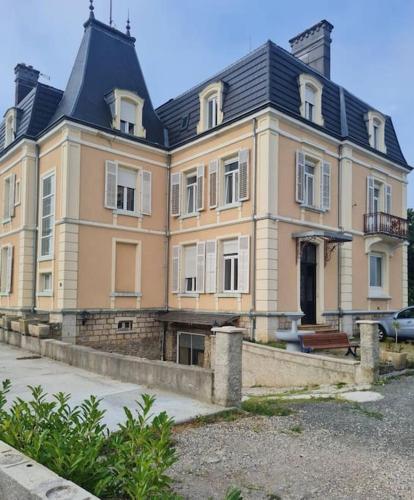 a large brick building with a black roof at Résidence Historique avec Terrasse in Dasle