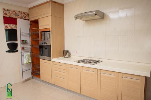 a kitchen with a sink and a stove in it at Su's Crest in Blantyre