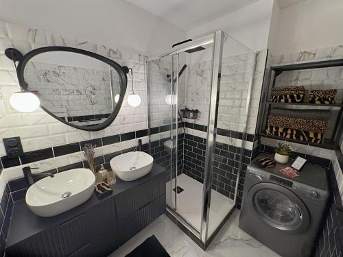 Et badeværelse på Luxury Monte Carlo- Seaview, Champagne & AC