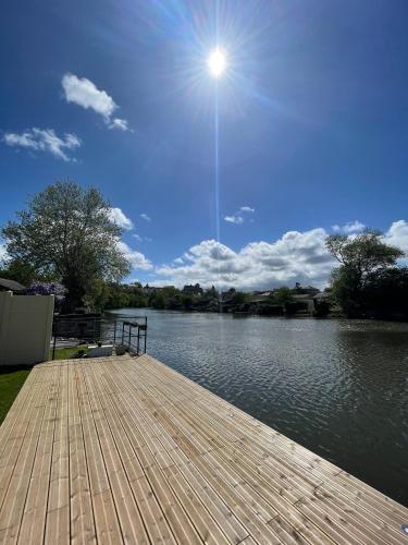 Le beau studio du bord de l'eau