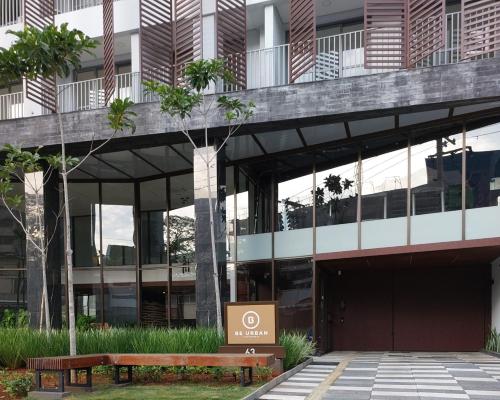 an external view of a building at BookSampa Be Urban próximo ao Metro Brooklin in Sao Paulo