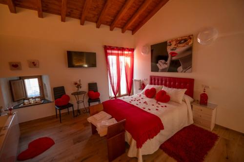 A bed or beds in a room at Casa Rural El Capricho de Sandra