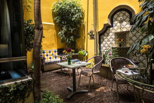 a patio with a table and chairs on a brick floor at Chalet del Carmen, Coyoacán in Mexico City