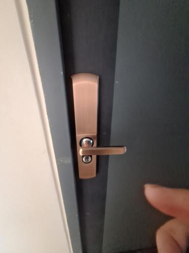 a person opening a door with a door handle at Marynel Suites in Dita