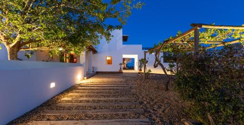 Το κτήριο όπου στεγάζεται  the country house