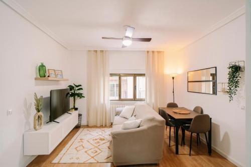 Centro, Hospital y Campus Universitario a 5 minutos - Camas de primera - Lavadora - SmartTV - Wifi 1 GB - Teletrabajo