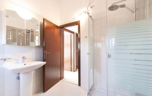 Bathroom sa Villa With Pool in Croatia Vrsar