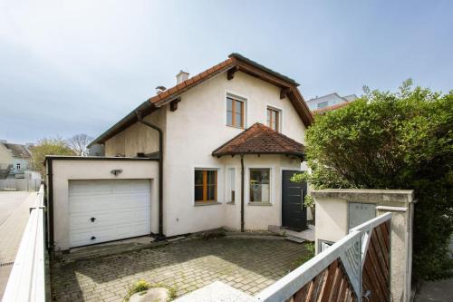 4-Bedroom House & Large Garden