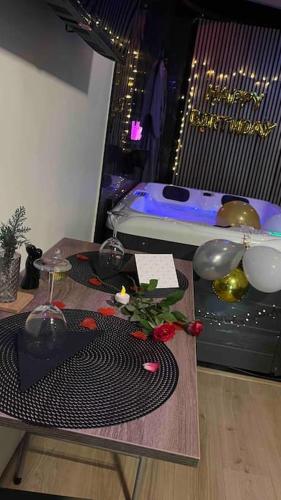 Fotografie z fotogalerie ubytování Suite avec Spa Privatif dans pavillon v destinaci Bobigny