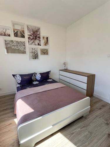 Ένα ή περισσότερα κρεβάτια σε δωμάτιο στο Apartment Wilanow Branickiego