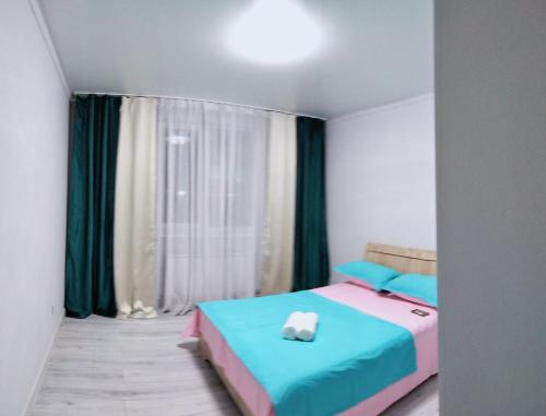 Postel nebo postele na pokoji v ubytování ЖК Алмалы.ул.Сайдолла Байтерекова дом 45