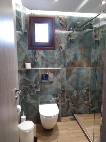 Ένα μπάνιο στο Aegialis Apartments (Dimitros)