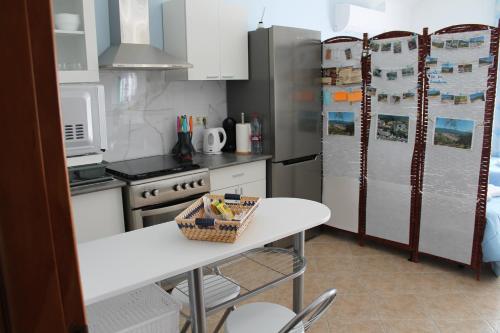 Кухня або міні-кухня у Apartamento Valle del Guadiaro