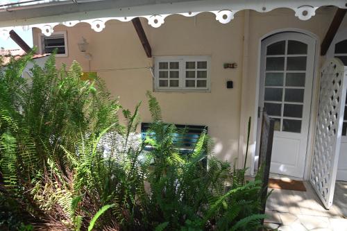 Taman di luar LA CAZ'ANOLI