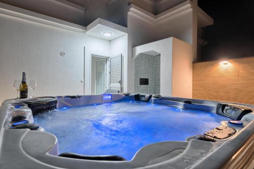 Ảnh trong thư viện ảnh của VILLA DANICA with heated pool and jacuzzi ở Kaštela