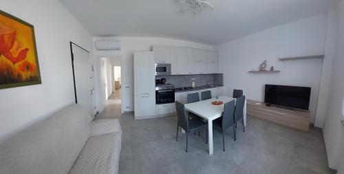 a kitchen and dining room with a table and chairs at La Pineta, 26 - 5 in Casarza Ligure