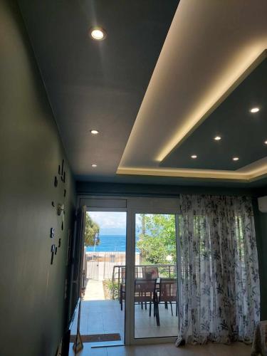 a room with a ceiling with a view of the ocean at Akrotiri Luxury Suites in Trápeza