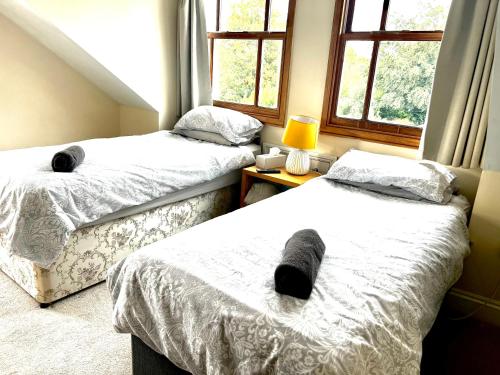 Säng eller sängar i ett rum på Anita's Home in Kidderminster