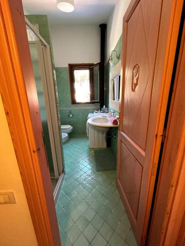 a bathroom with a sink and a toilet at Casa Vacanze Eloise in Quartu SantʼElena