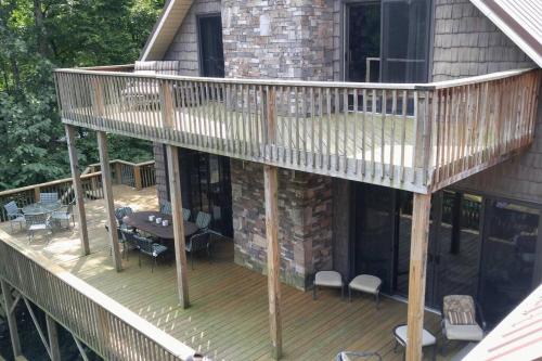 a deck of a house with a table and chairs at Flyers' Landing in Jacksboro