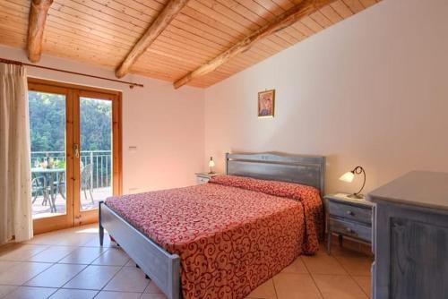 a bedroom with a large bed and a balcony at Case Vacanze Dalisa Castagno Con Parcheggio in Tramonti