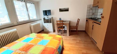 Kuchyň nebo kuchyňský kout v ubytování Proche de la cathédrale, logement